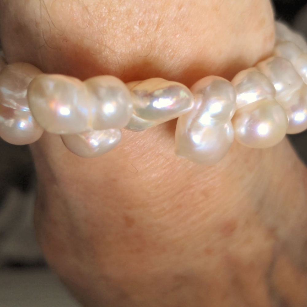 New Rare Twin Pearl Bracelet, Genuine Freshwater pearls, Gold & Crystal Clasp